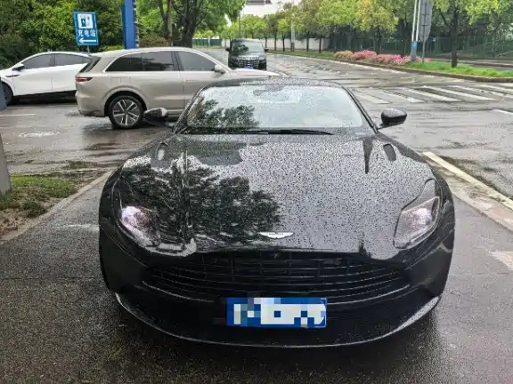 Aston Martin DB11 — миниатюра 2