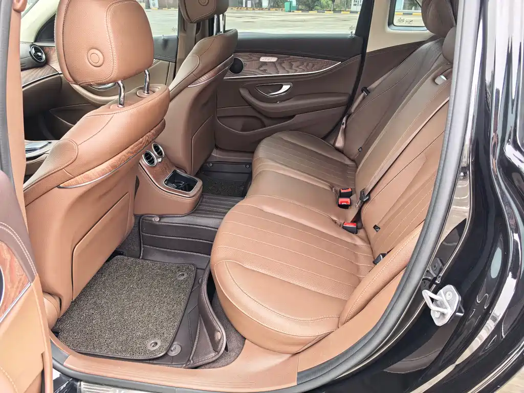 Mercedes-Benz E-Class — миниатюра 5