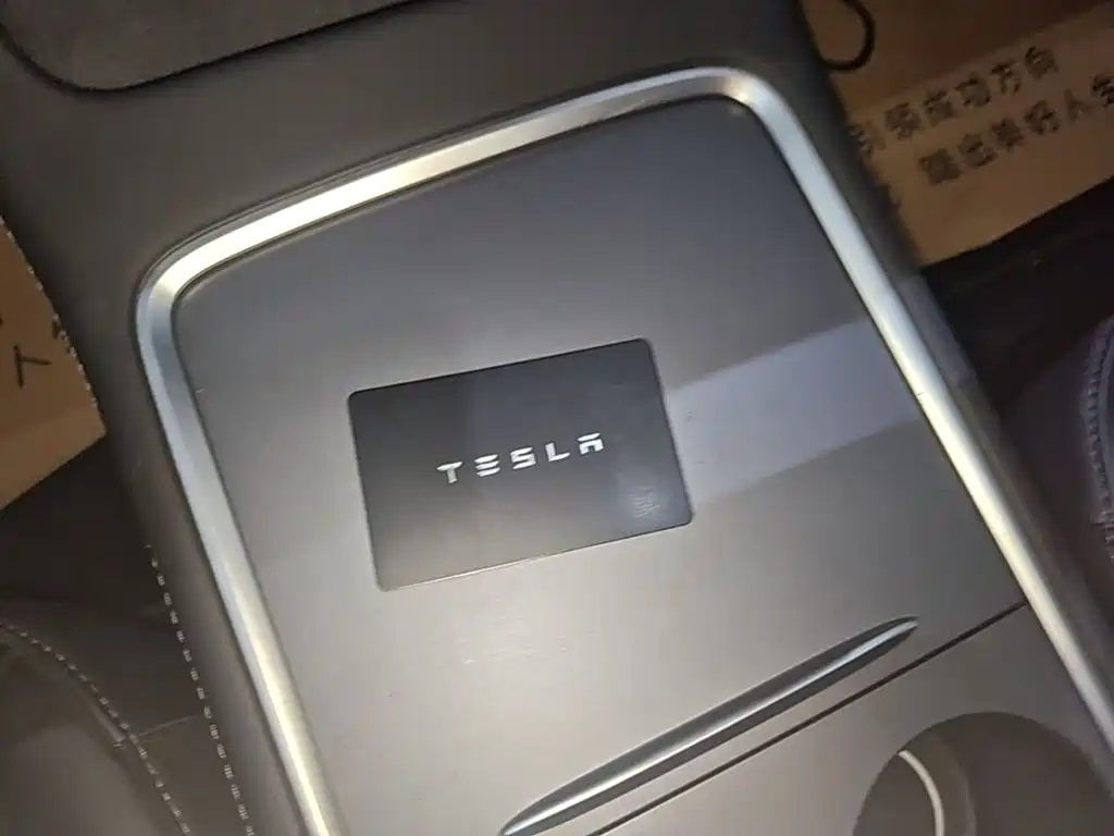 Tesla Model 3 — миниатюра 9