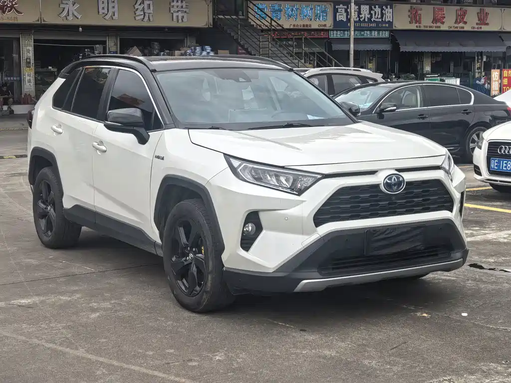 Toyota RAV4 — миниатюра 3