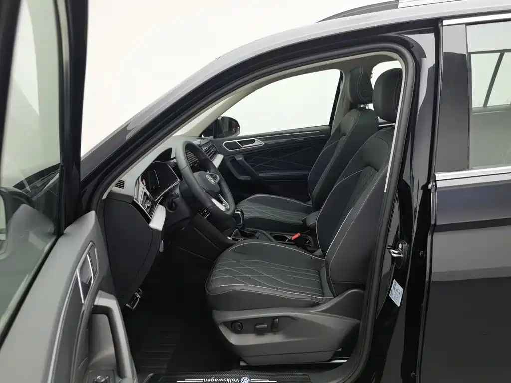 Volkswagen Tiguan L — миниатюра 10