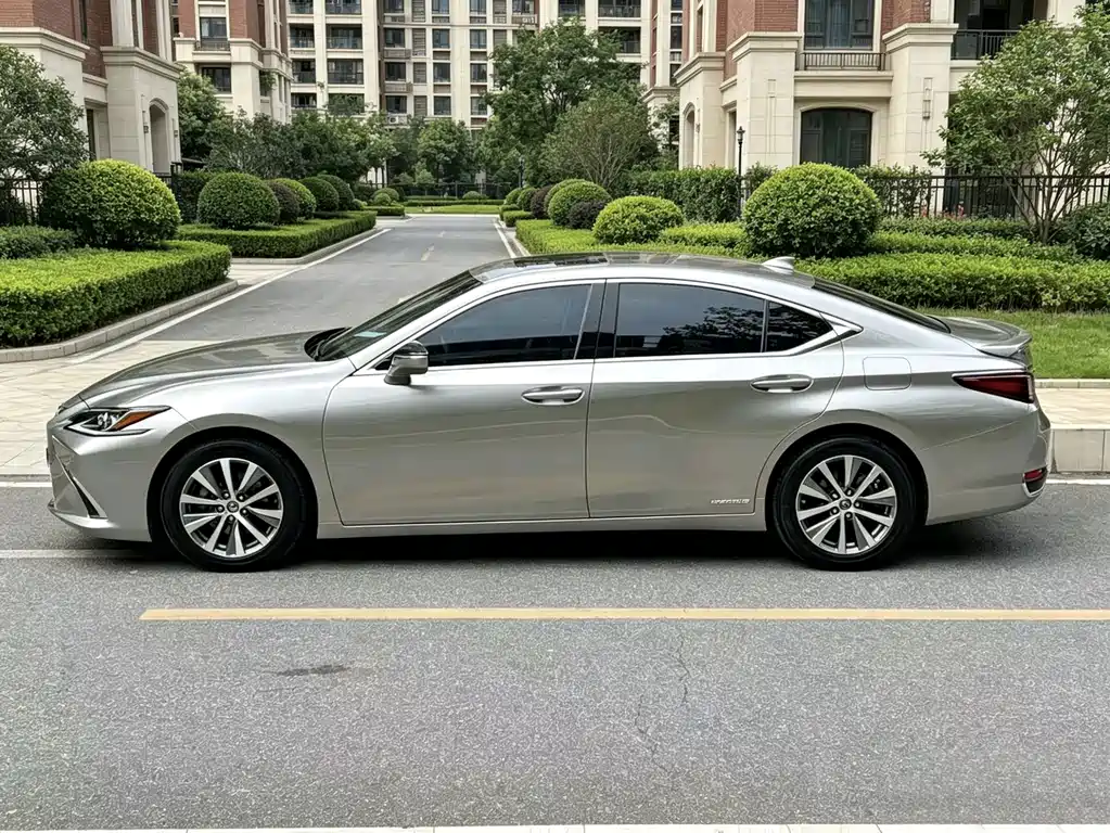 Lexus ES — миниатюра 8