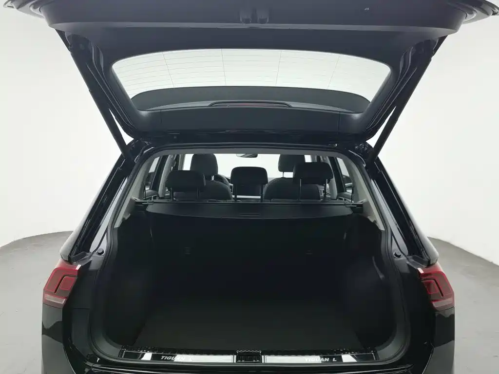 Volkswagen Tiguan L — миниатюра 16