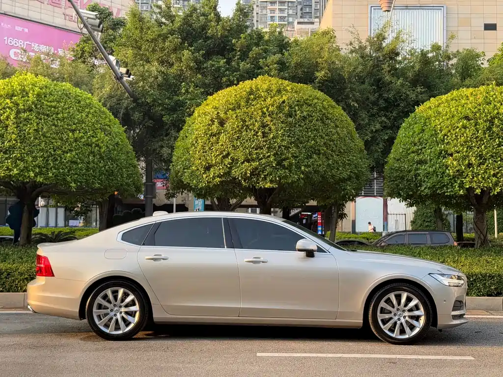 Volvo S90 — миниатюра 7