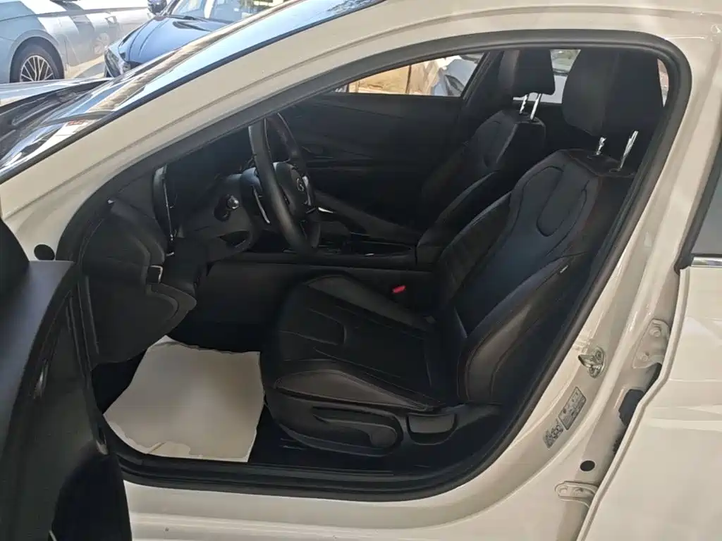 Hyundai Elantra — миниатюра 15