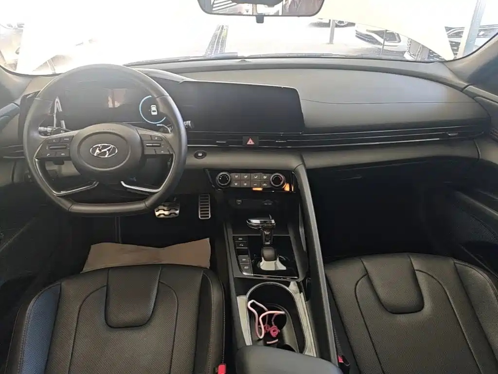 Hyundai Elantra — миниатюра 10