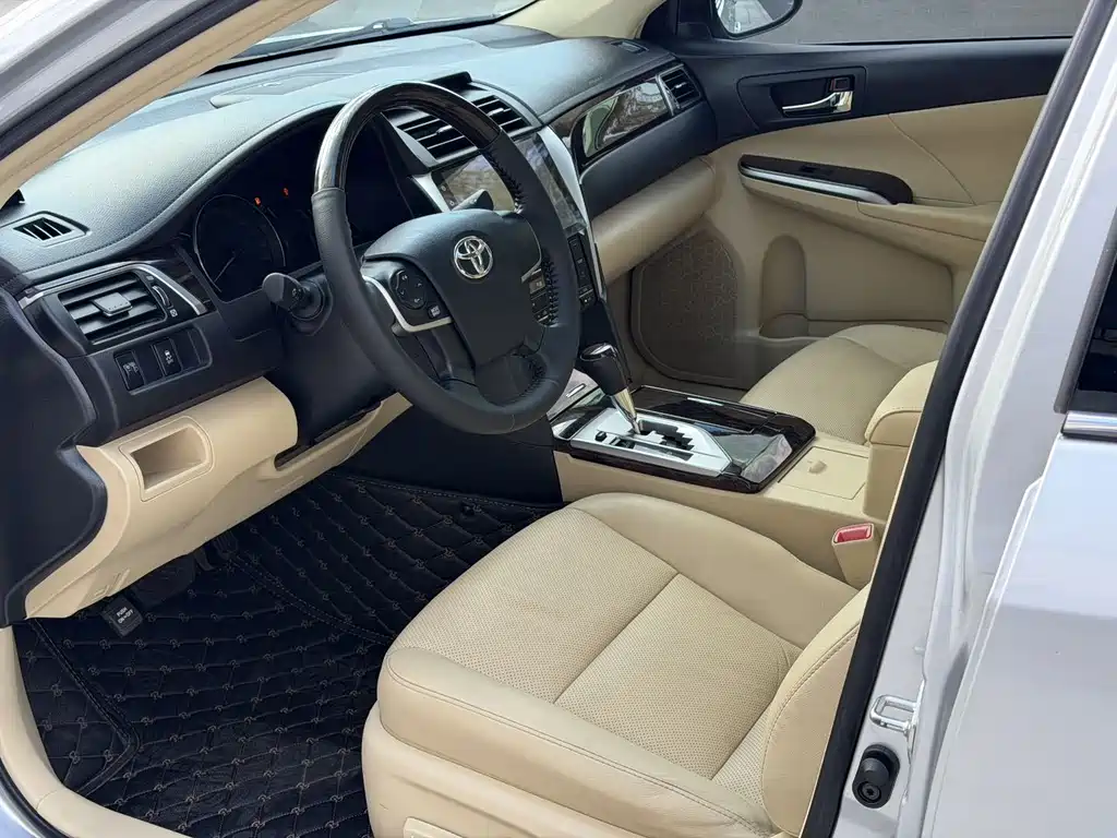 Toyota Camry — миниатюра 8