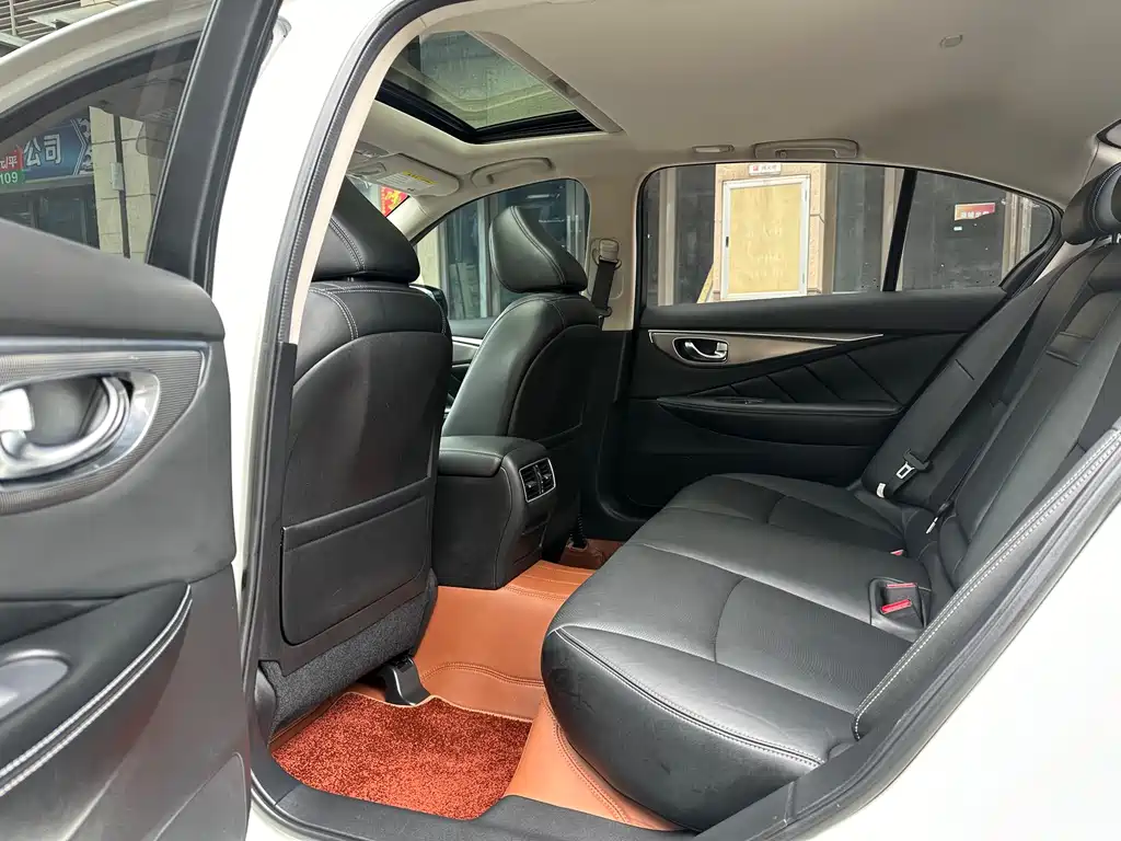 INFINITI Q50L