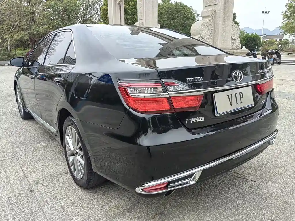 Toyota Camry — миниатюра 6