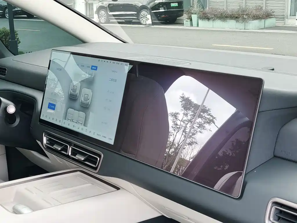 Li Auto Li MEGA — миниатюра 27