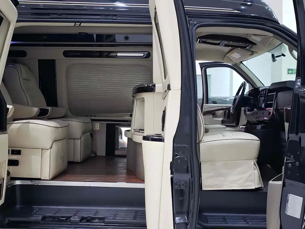 GMC Savana 6.0L LWB Leader Edition, фото 25