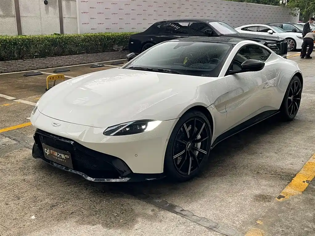 Aston Martin V8 Vantage 2019