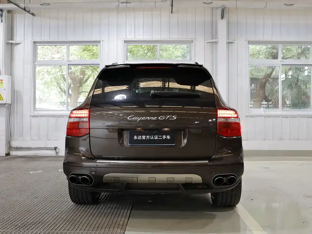 Porsche Cayenne — миниатюра 9