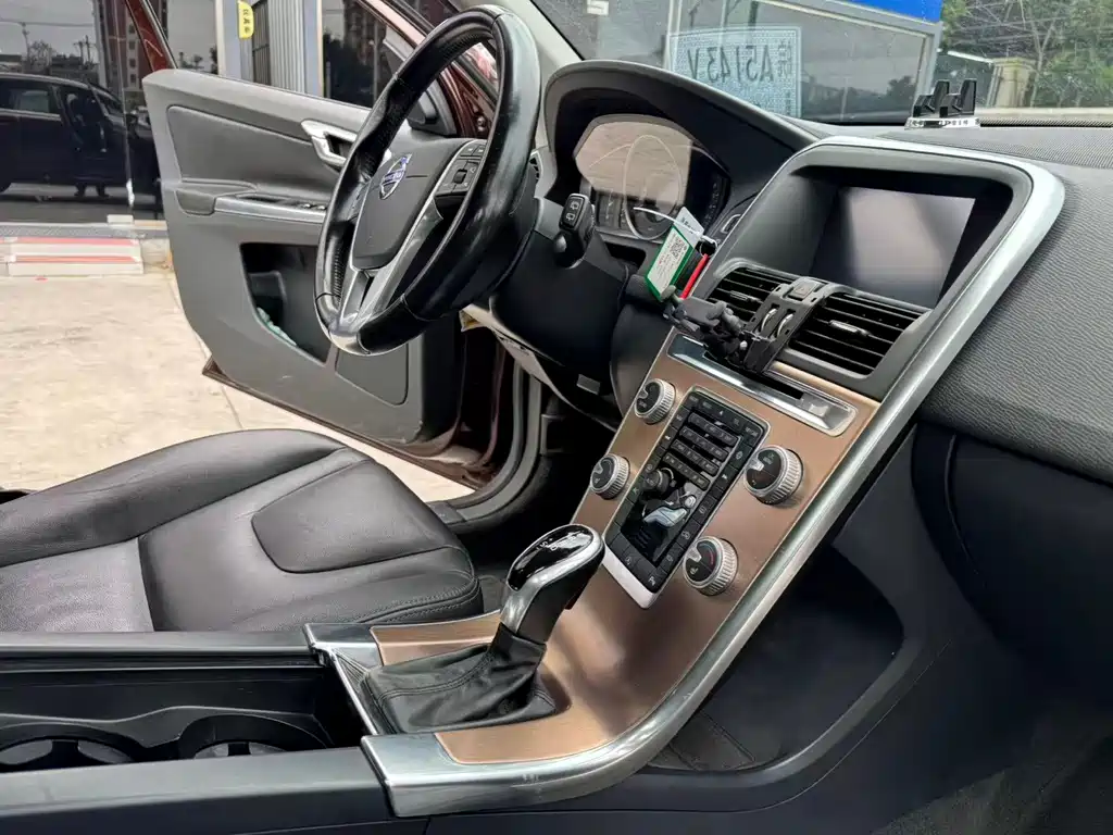 Volvo XC60 — миниатюра 11