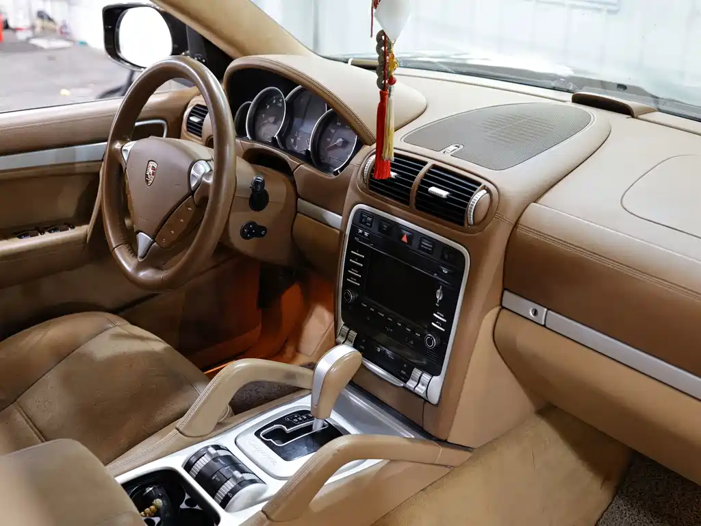 Porsche Cayenne — миниатюра 15