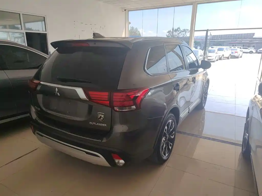 Mitsubishi Outlander — миниатюра 3