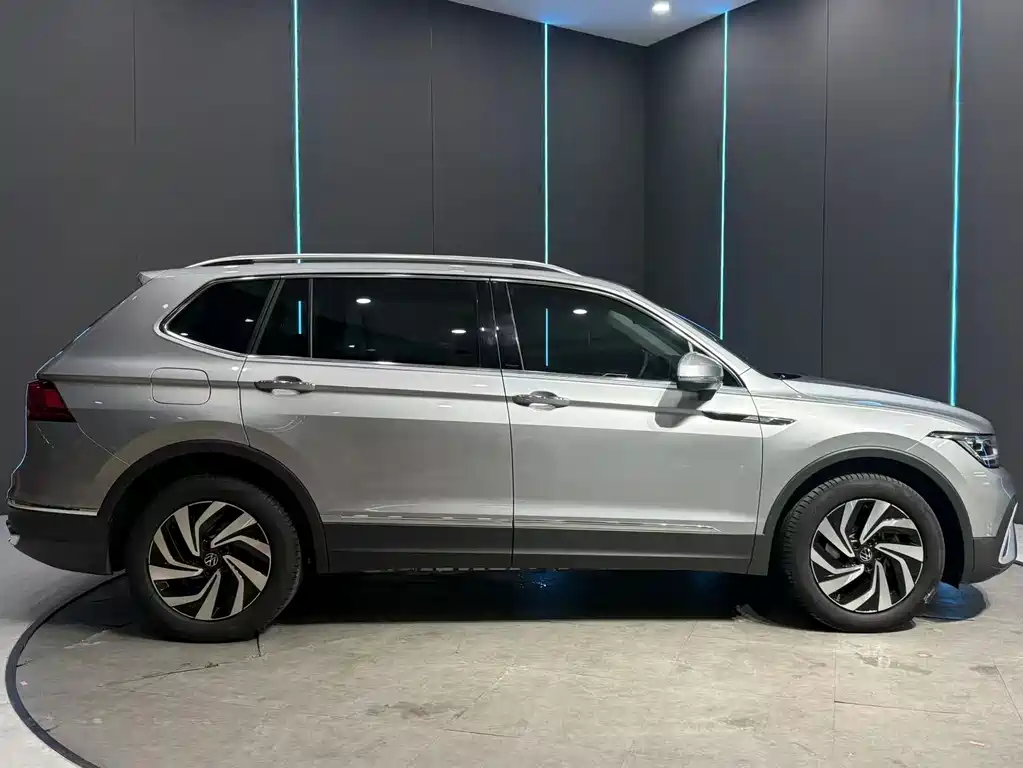 Volkswagen Tiguan L — миниатюра 4