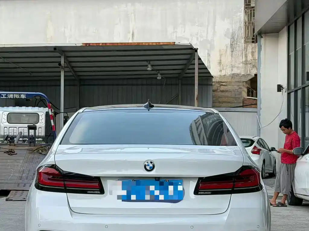 BMW 5 Series — миниатюра 3