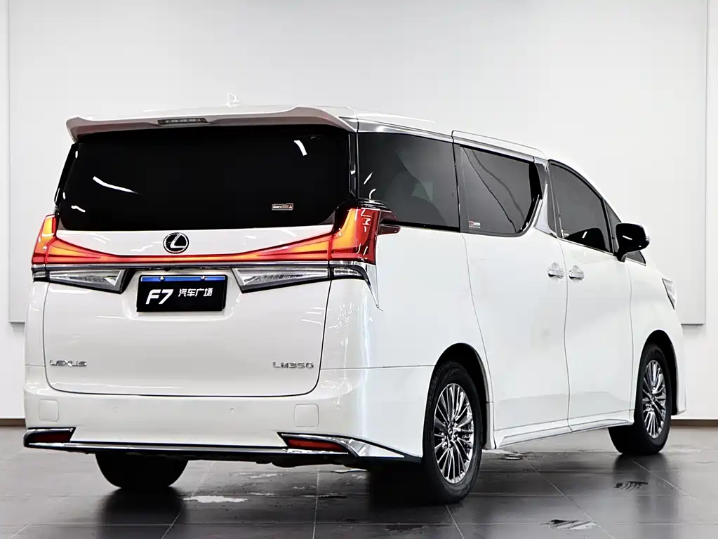Toyota Vellfire — миниатюра 6