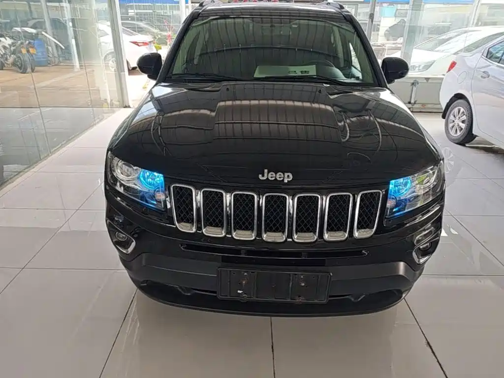 Jeep Compass (Import) — миниатюра 3