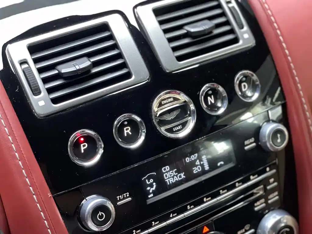 Aston Martin Rapide — миниатюра 10