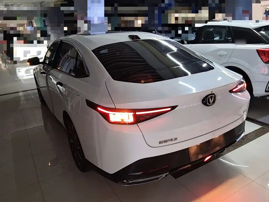 Changan Yida — миниатюра 5