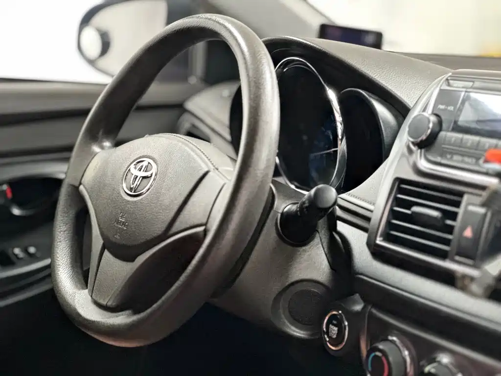 Toyota Yaris L — миниатюра 5