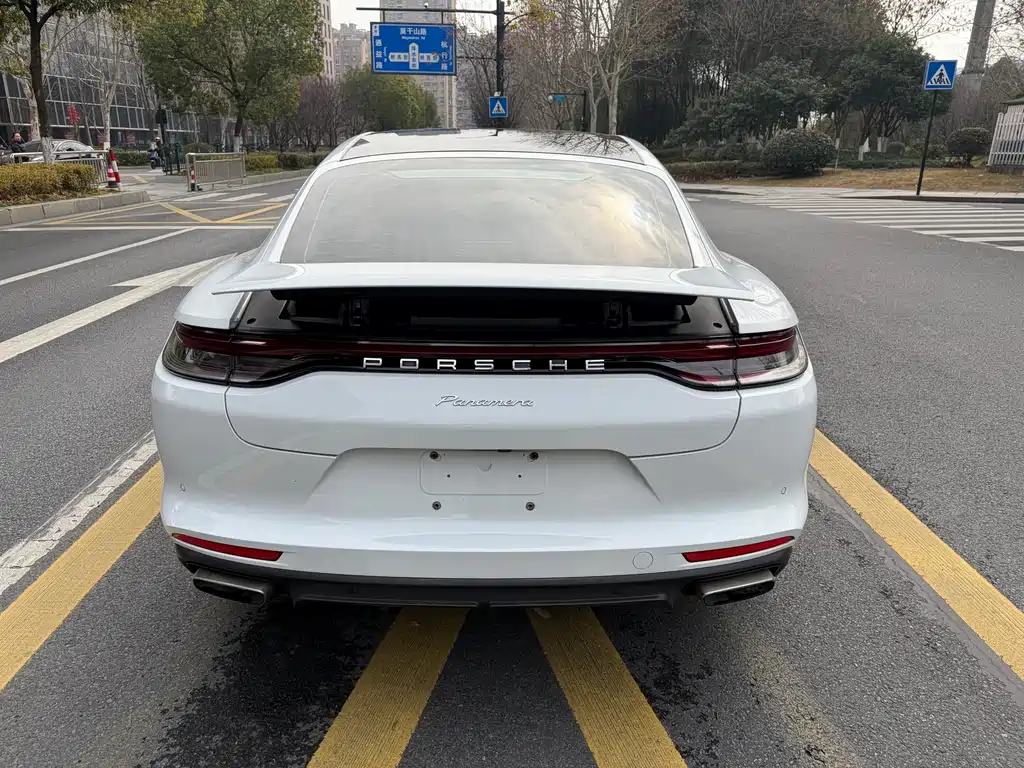 PORSCHE PANAMERA