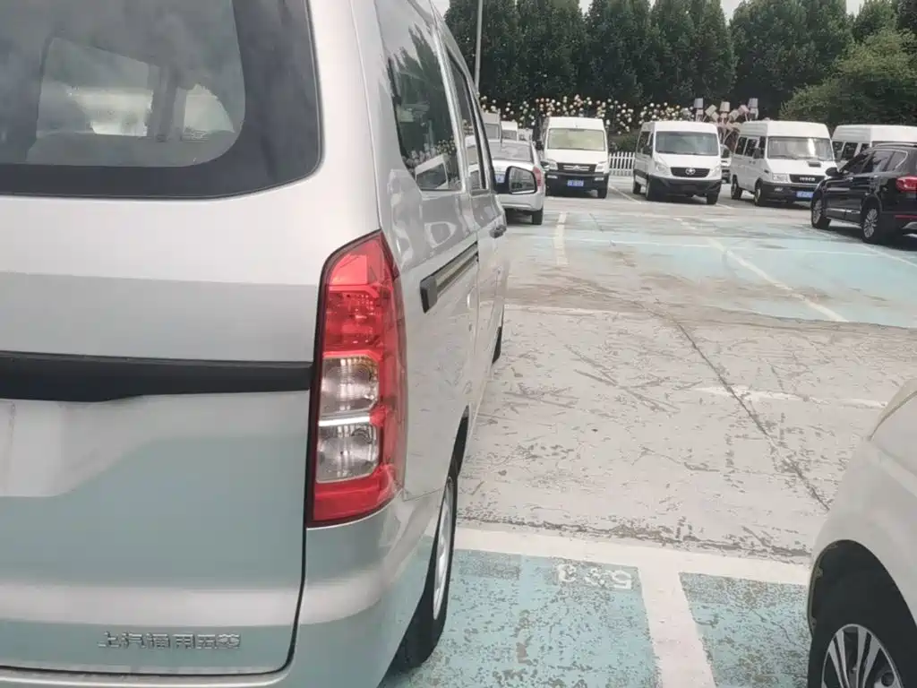 Wuling Hongguang V — миниатюра 8