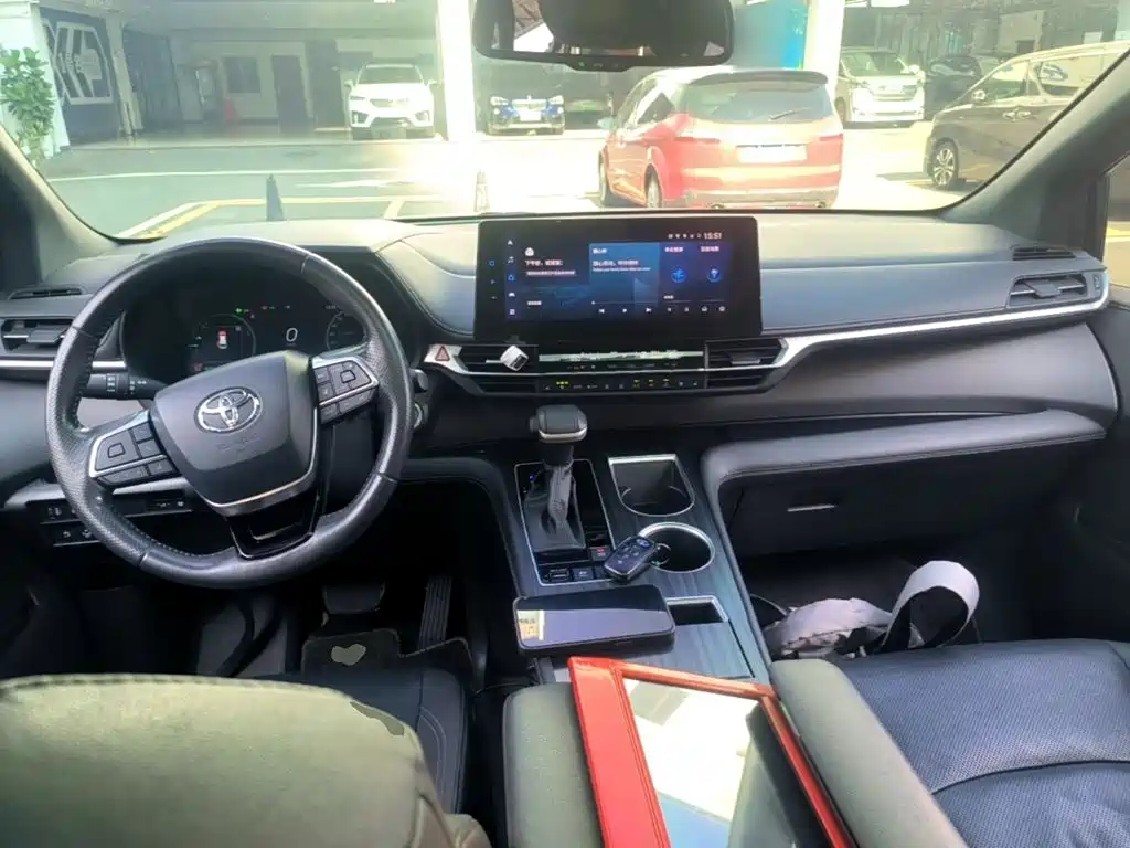 Toyota Sienna — миниатюра 10
