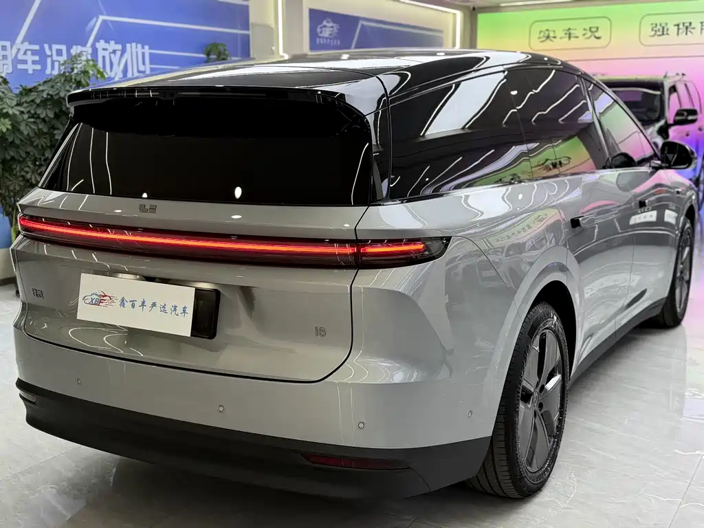 Li Auto i8 2025 Standard