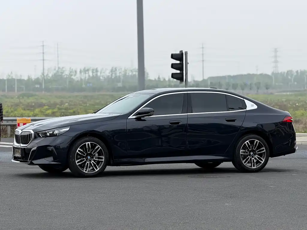 BMW 5 Series 2025