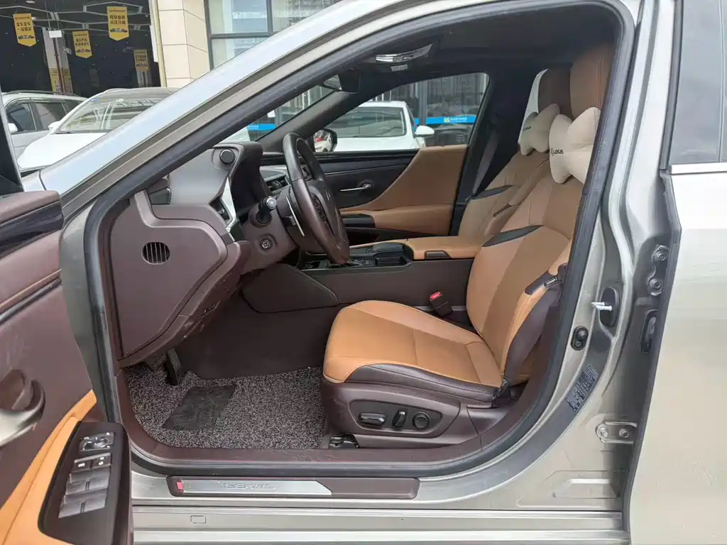 Lexus ES — миниатюра 6