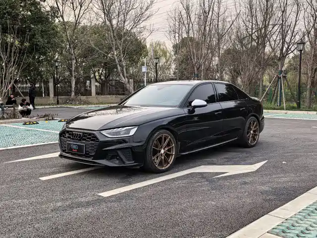 AUDI S4