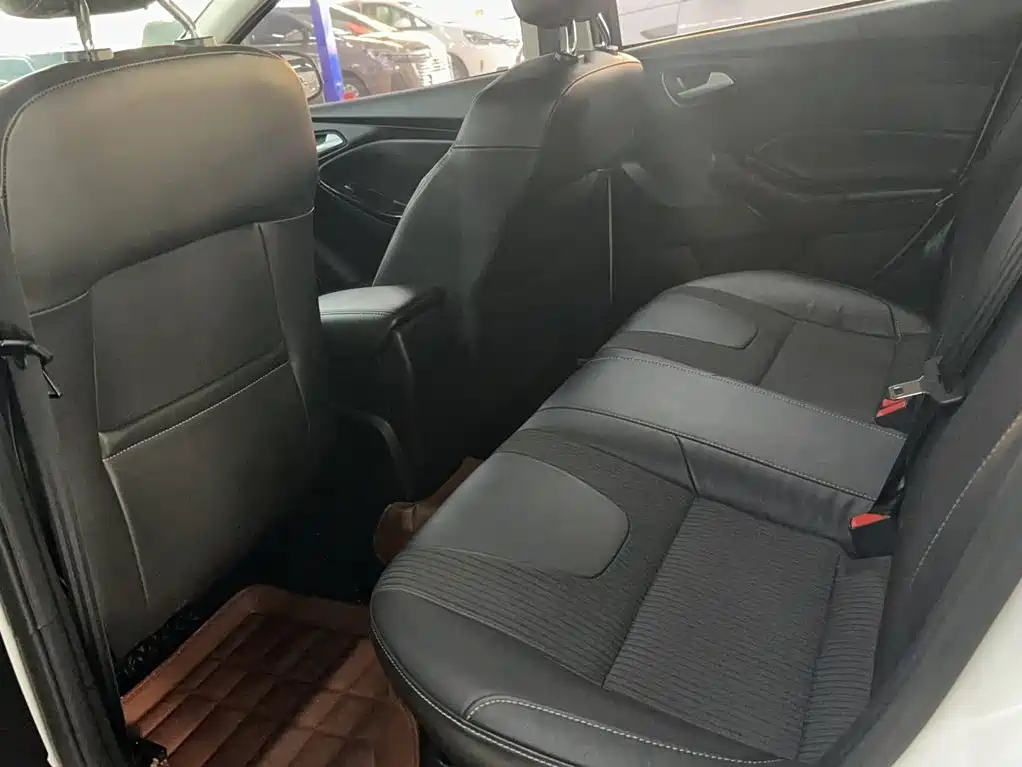 Ford Focus — миниатюра 10