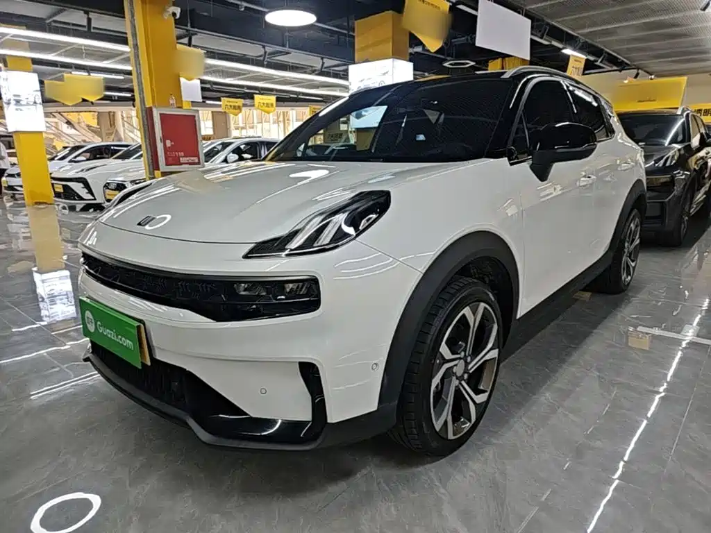 Lynk & Co 06