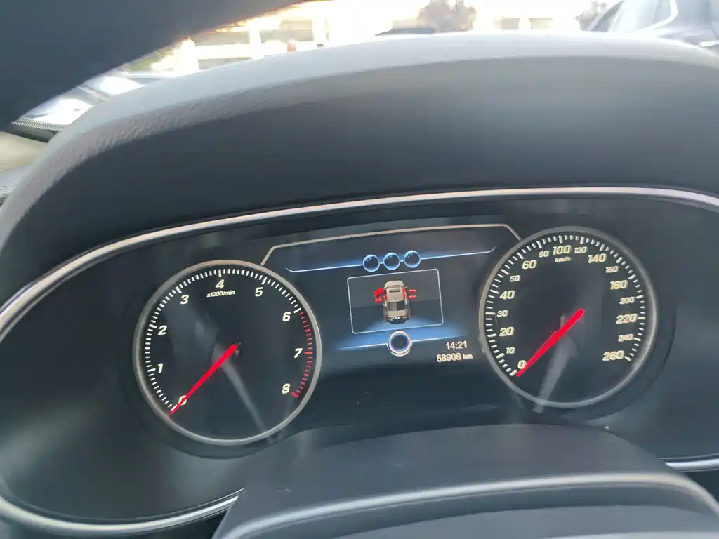 Hongqi Hongqi H5 — миниатюра 12
