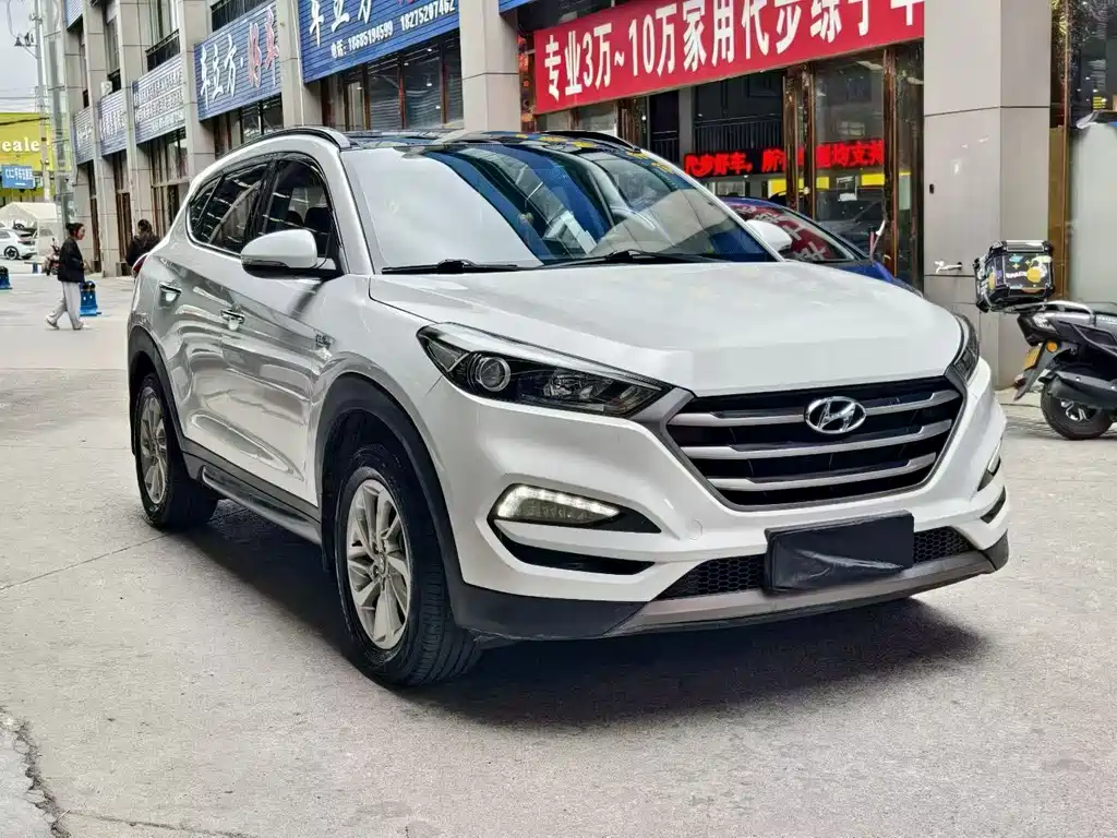 HYUNDAI TUCSON