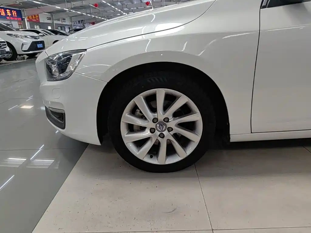 Volvo S60 — миниатюра 23