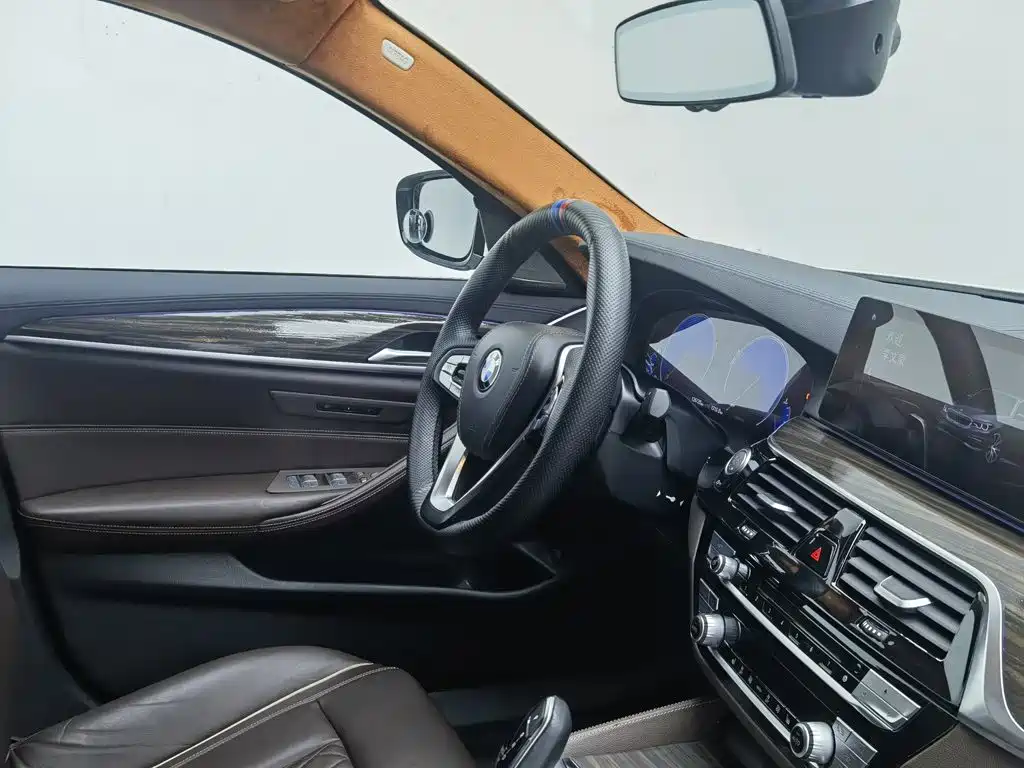 BMW 5 Series — миниатюра 22