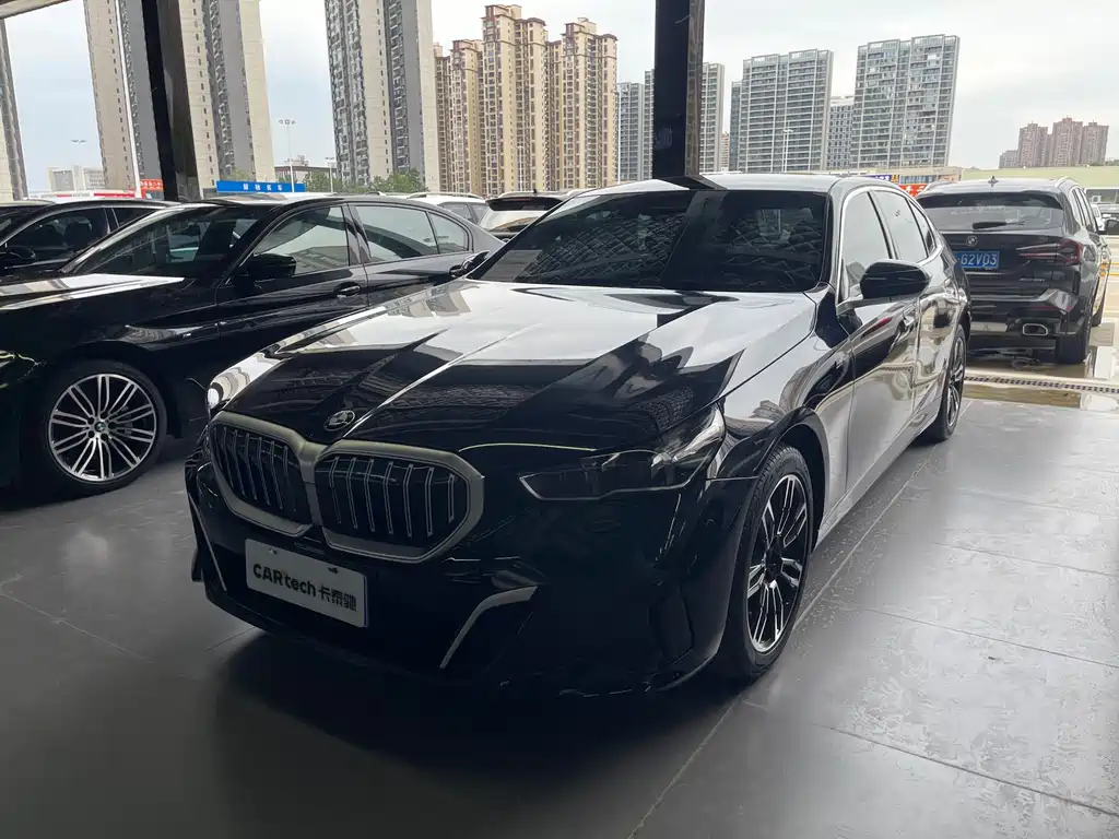 BMW 5 Series — миниатюра 2