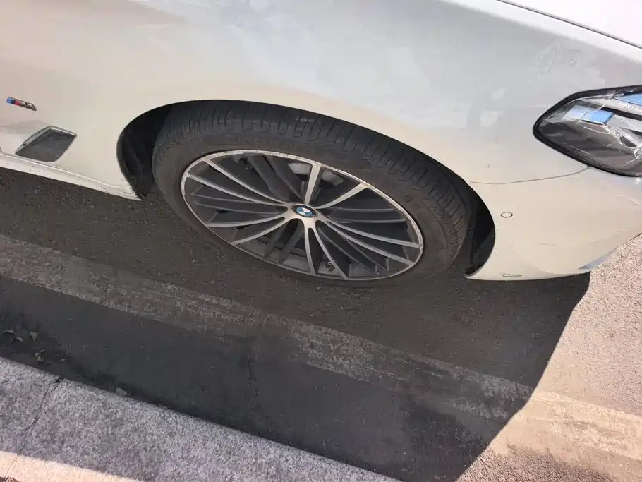 BMW 5 Series — миниатюра 6