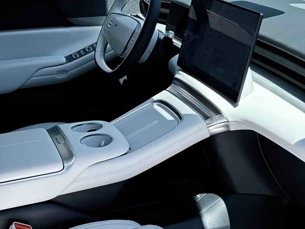 XPeng X9 — миниатюра 15