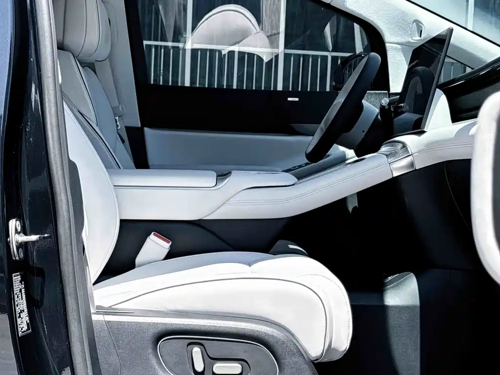 XPeng X9 — миниатюра 16