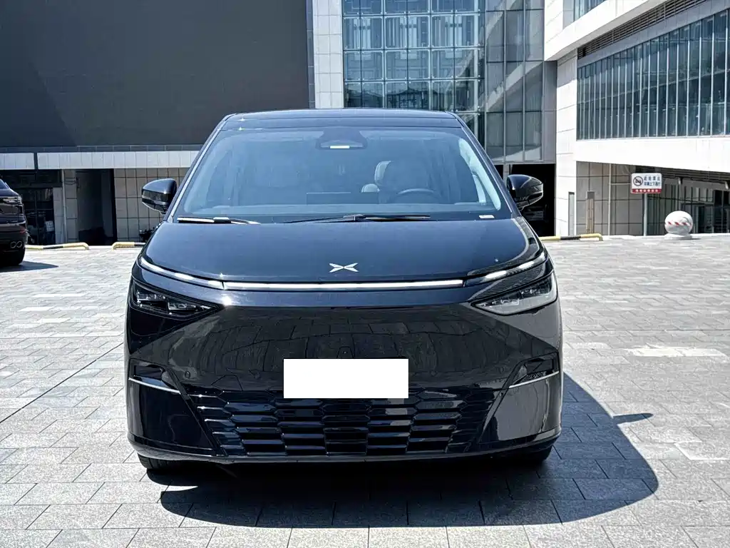XPeng X9 — миниатюра 4