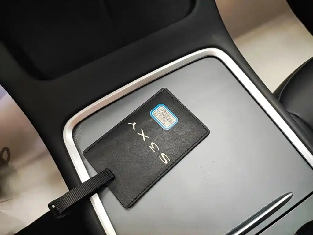 Tesla Model Y — миниатюра 9