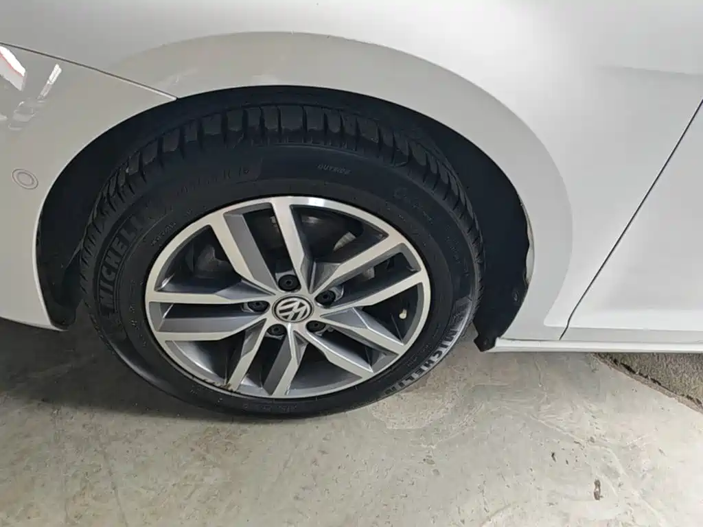 Volkswagen Golf — миниатюра 23