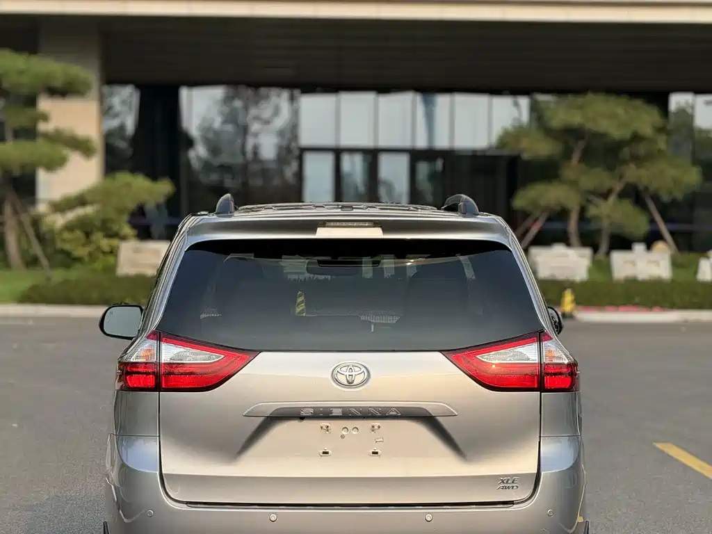 Toyota Sienna — миниатюра 22