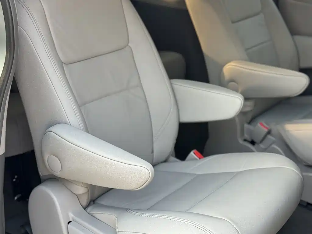 Toyota Sienna — миниатюра 17