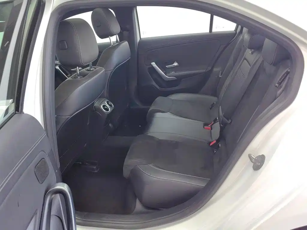 Mercedes-Benz A-Class — миниатюра 12